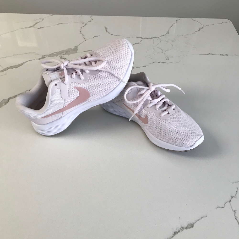 Nike Women’s Revolution 6 Next Nature Pink Running Shoes size US 6.5 Mint